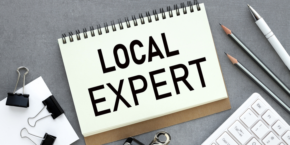 A notepad that says local expert